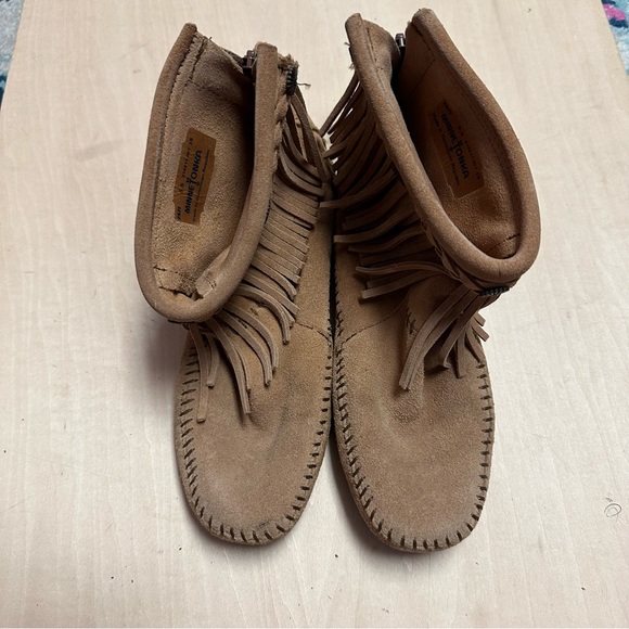 Minnetonka Tan Fringe Moccasin - Picture 4 of 12